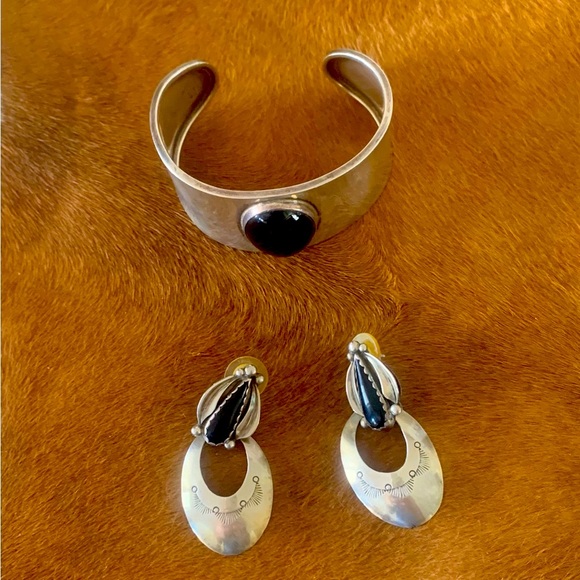 STERLING SILVER EARRINGS AND BRACELET WITH GENUINE BLACK ONYX (SOLD AS SET) - Picture 2 of 6